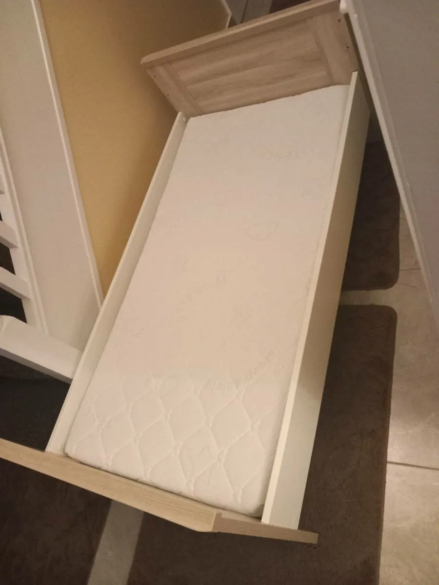 Toddler bed - Image 1