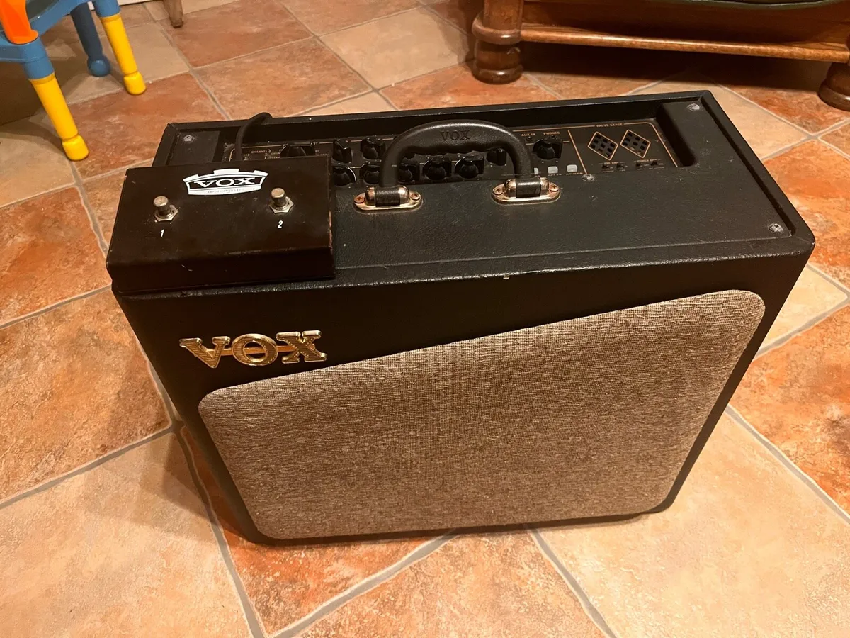 Vox AV30 Guitar Amp - Image 2