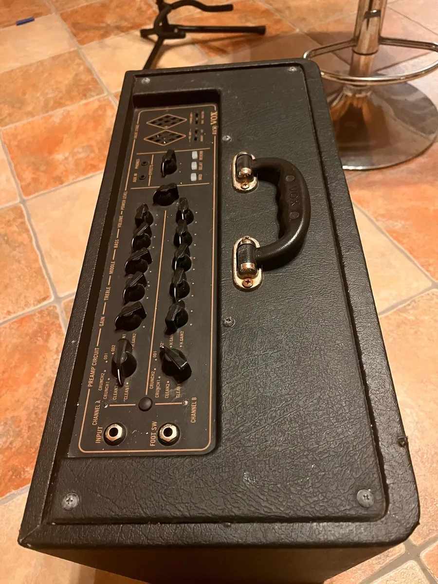 Vox AV30 Guitar Amp - Image 3