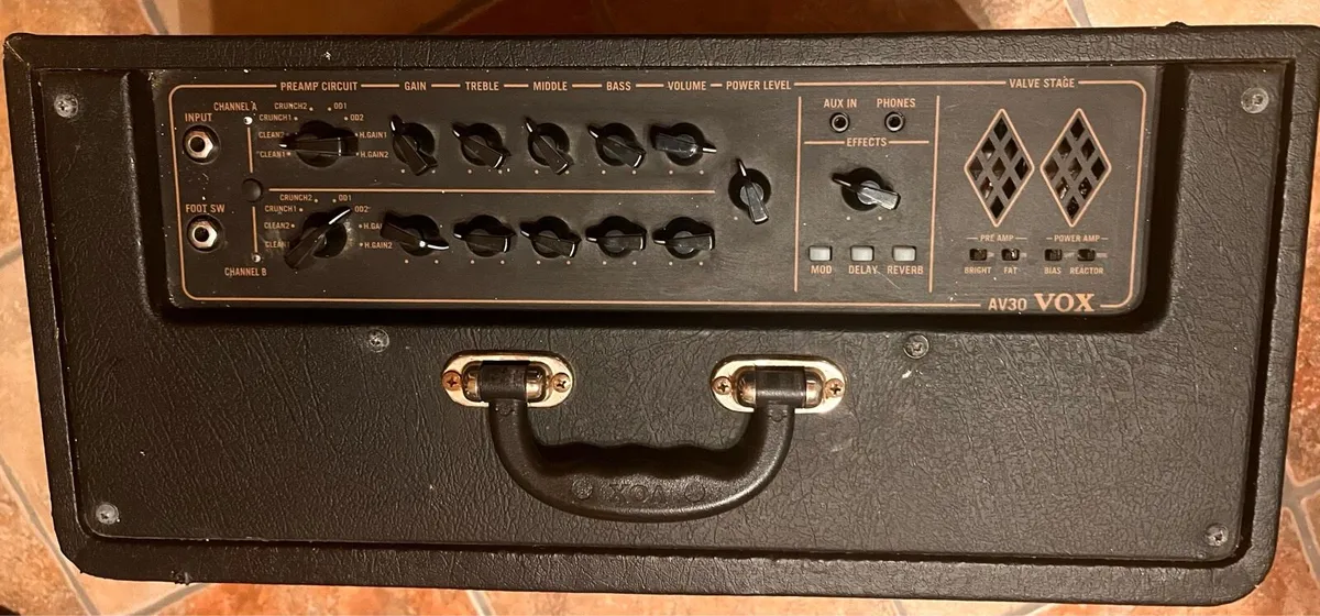 Vox AV30 Guitar Amp - Image 4