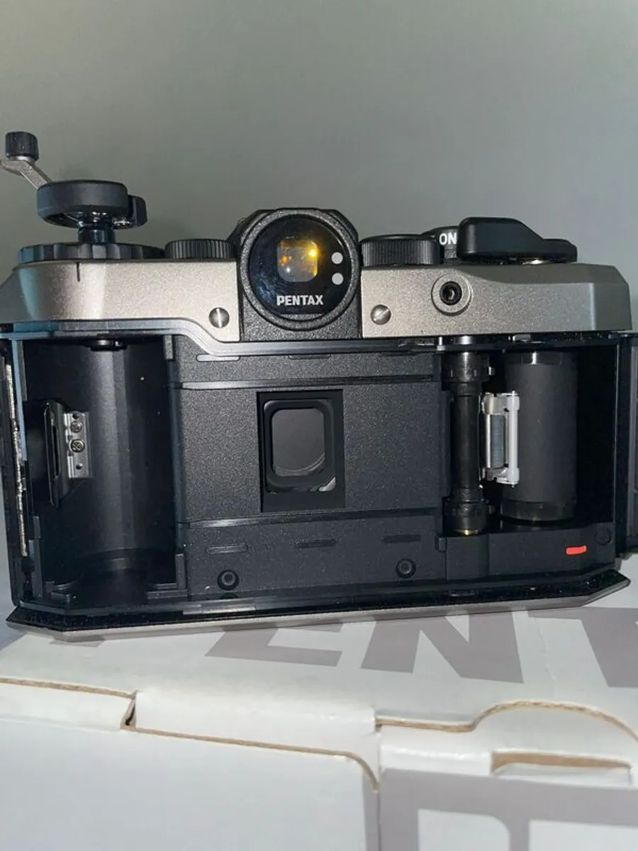Pentax 17 film camera like new - Image 2