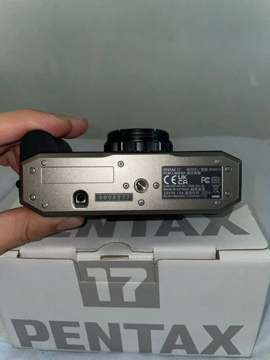 Pentax 17 film camera like new - Image 4
