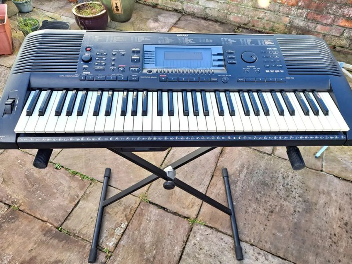 Yamaha PSR-630 Electronic Keyboard - Image 1