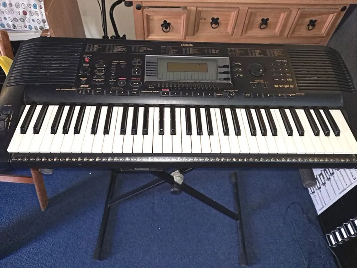 Yamaha PSR-630 Electronic Keyboard - Image 3