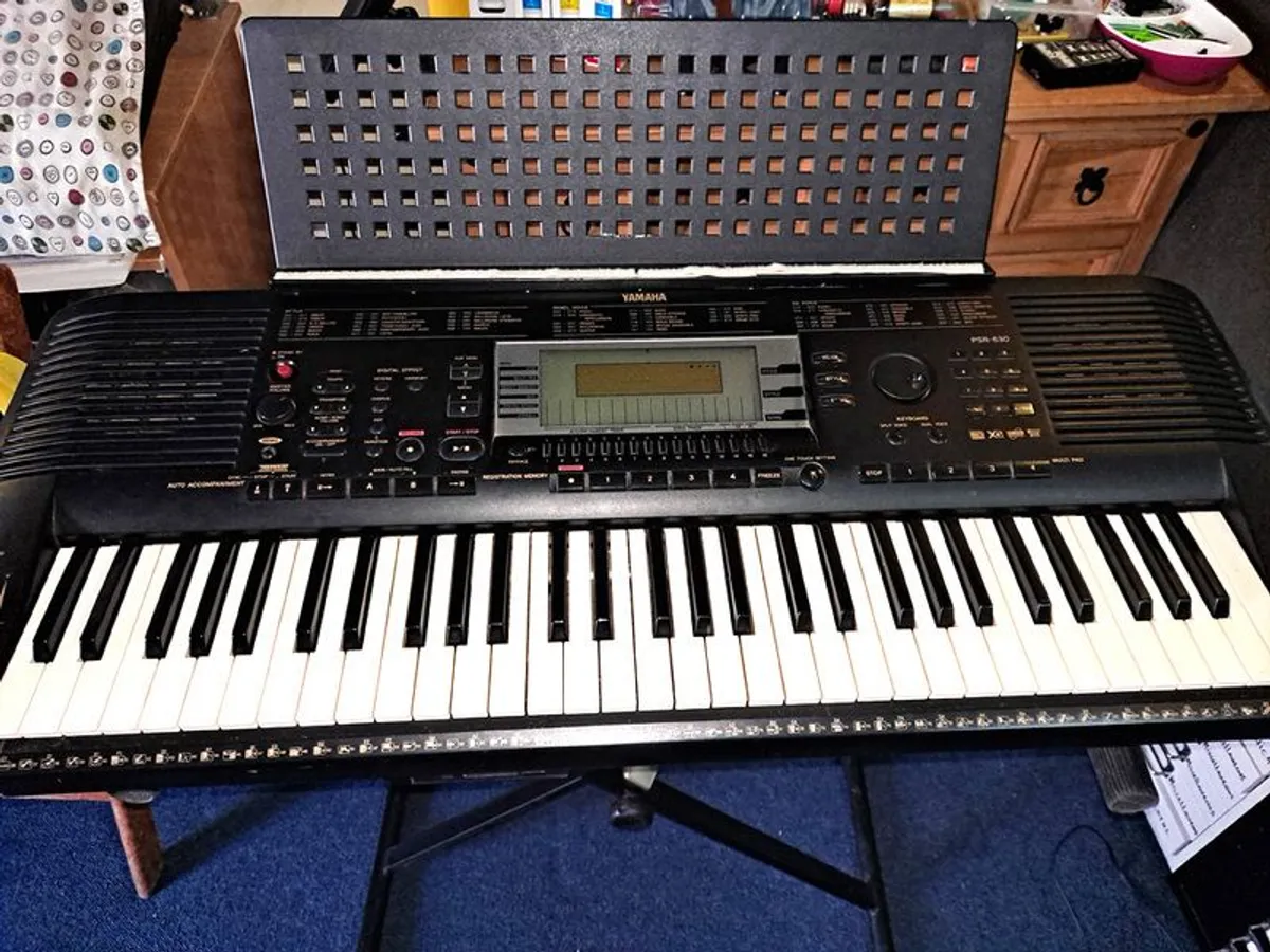 Yamaha PSR-630 Electronic Keyboard - Image 4