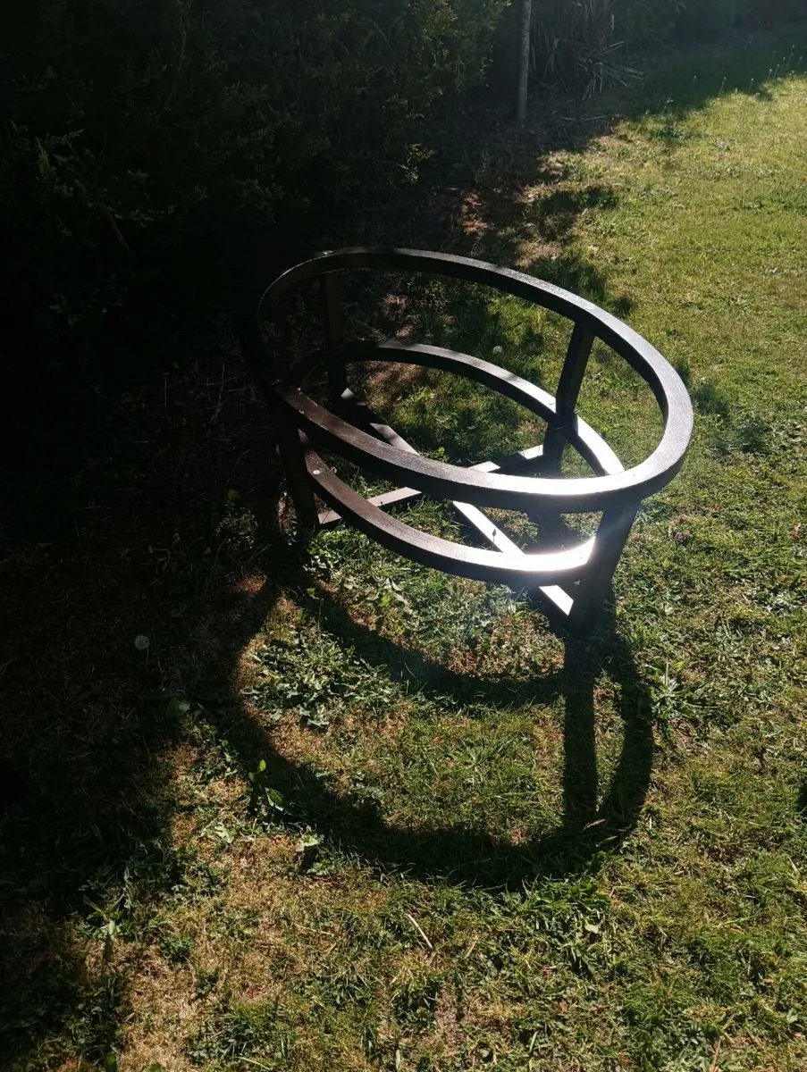 Lovely dark wood oval coffee table beautiful - Image 2