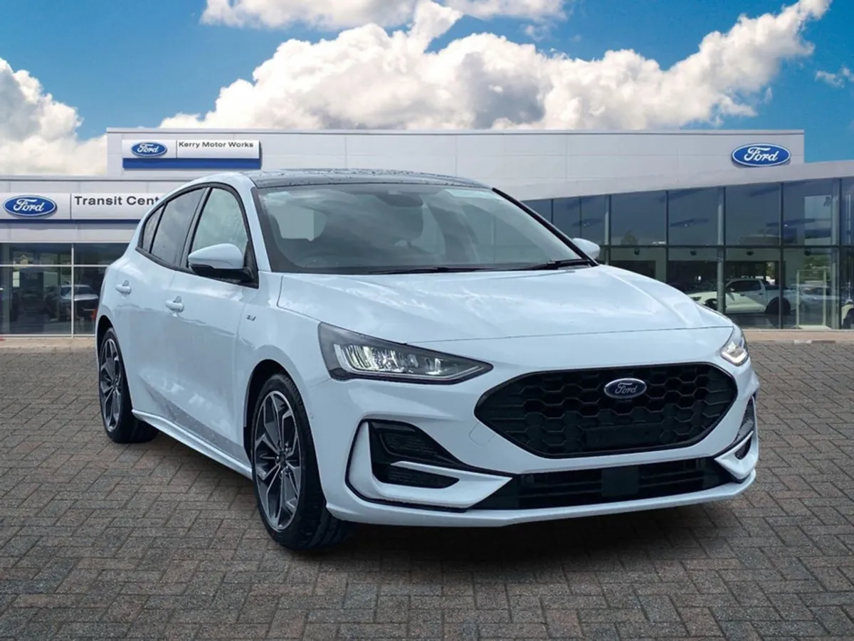 Ford Focus St-line X Panorama Roof Parking Pack - Image 1
