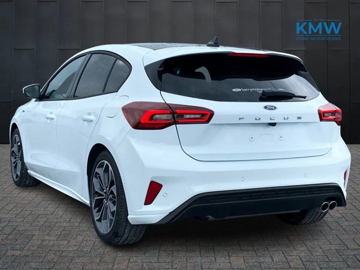 Ford Focus St-line X Panorama Roof Parking Pack - Image 4