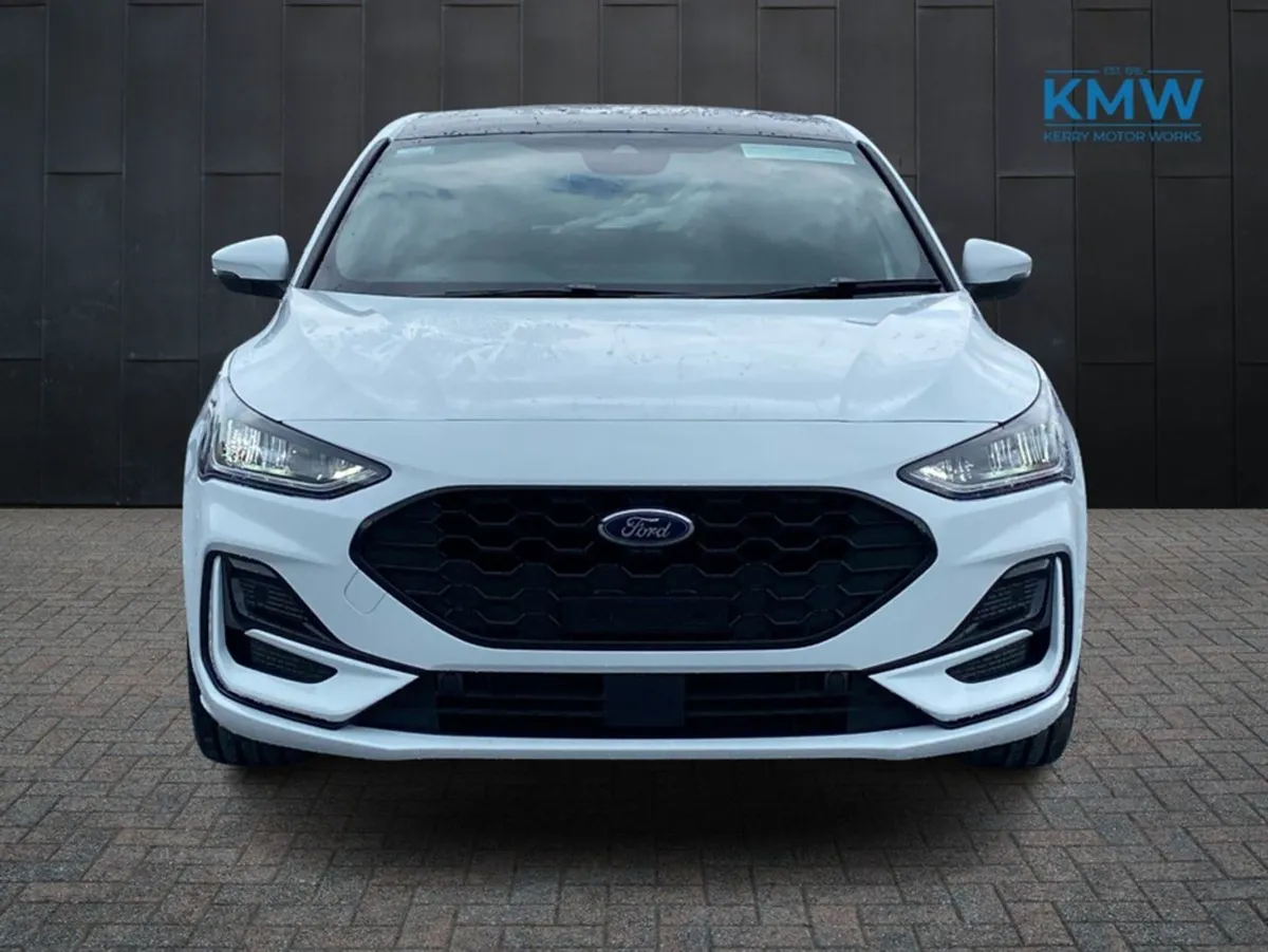 Ford Focus St-line X Panorama Roof Parking Pack - Image 3