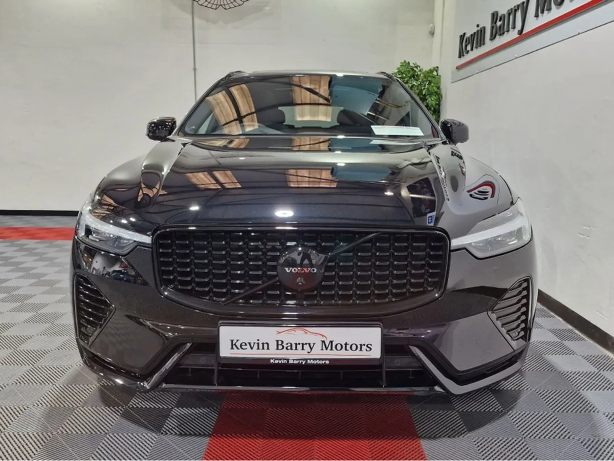 Volvo XC60 T6 Recharge Black Edition Plus AWD Aut - Image 3