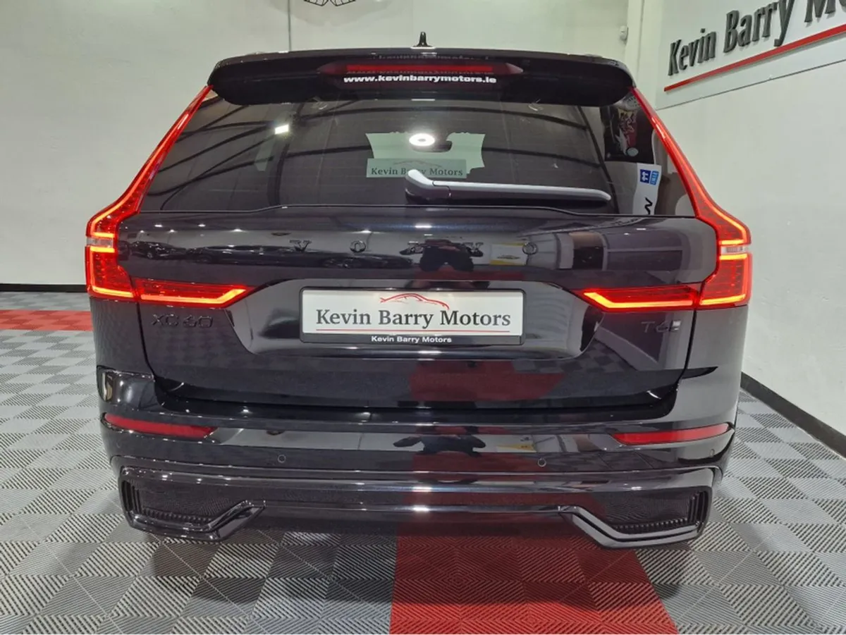 Volvo XC60 T6 Recharge Black Edition Plus AWD Aut - Image 4