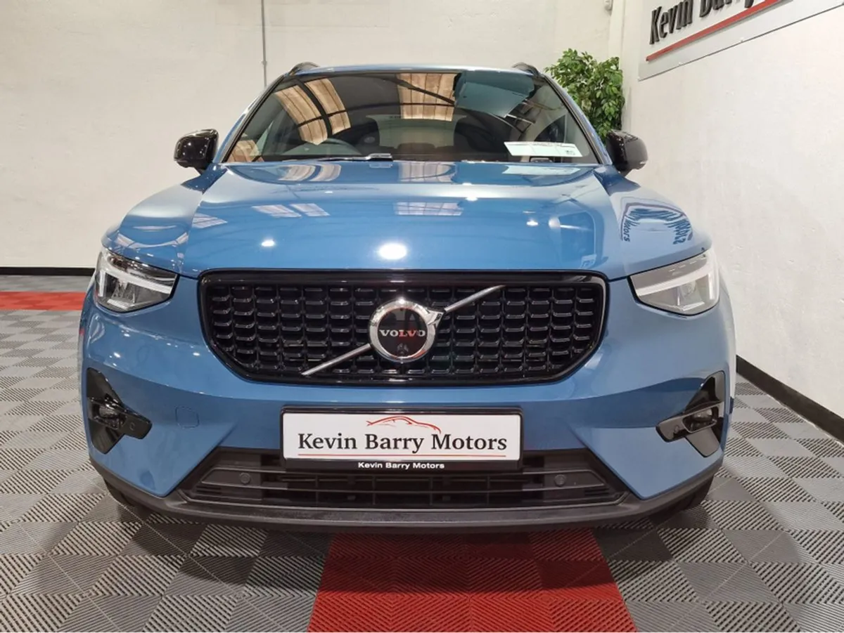Volvo XC40 T4 Plus Dark Recharge Automatic  one O - Image 3