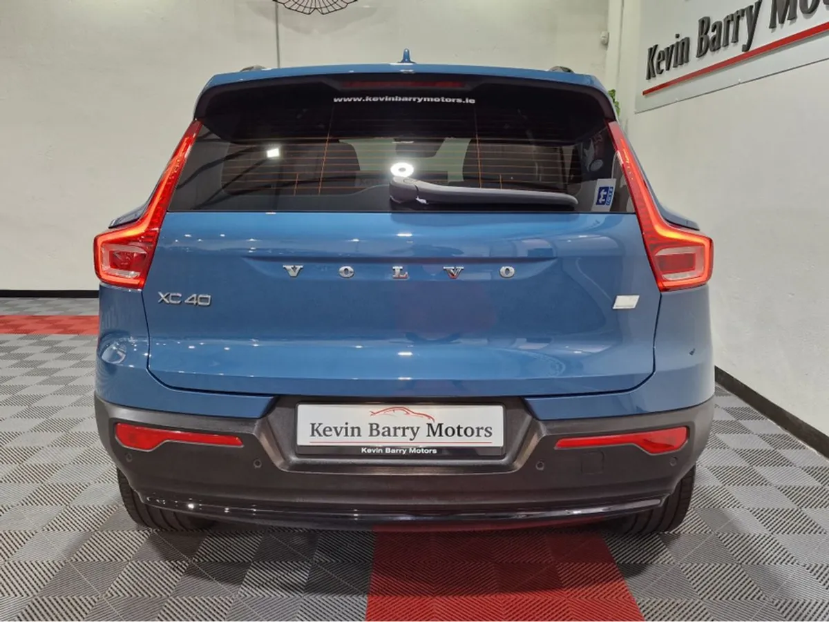 Volvo XC40 T4 Plus Dark Recharge Automatic  one O - Image 4