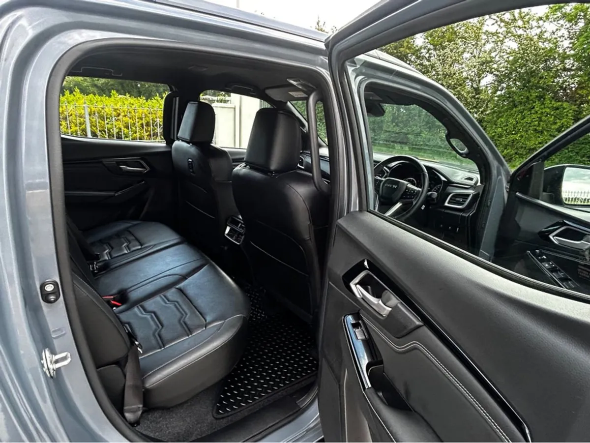Isuzu D-Max LSE Auto Crewcab With Canopy  333 Roa - Image 4
