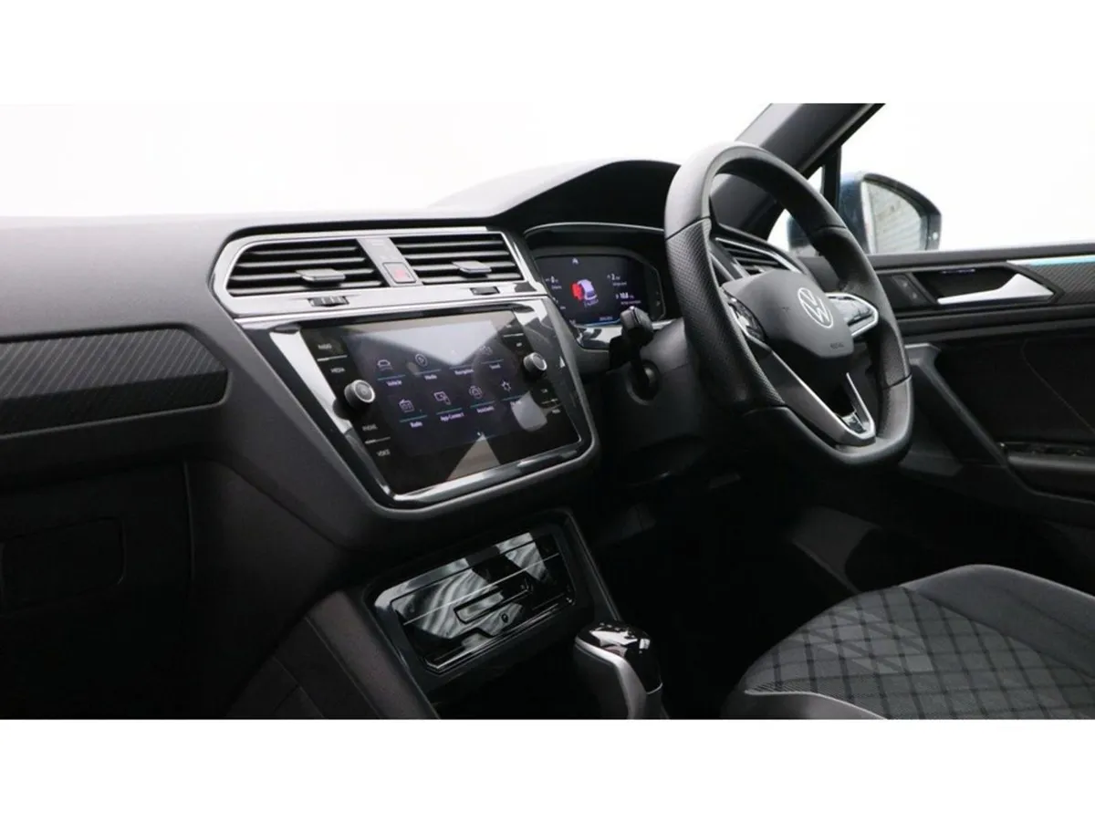 Volkswagen Tiguan 2.0 TDI R-line Edition SUV 5dr - Image 4