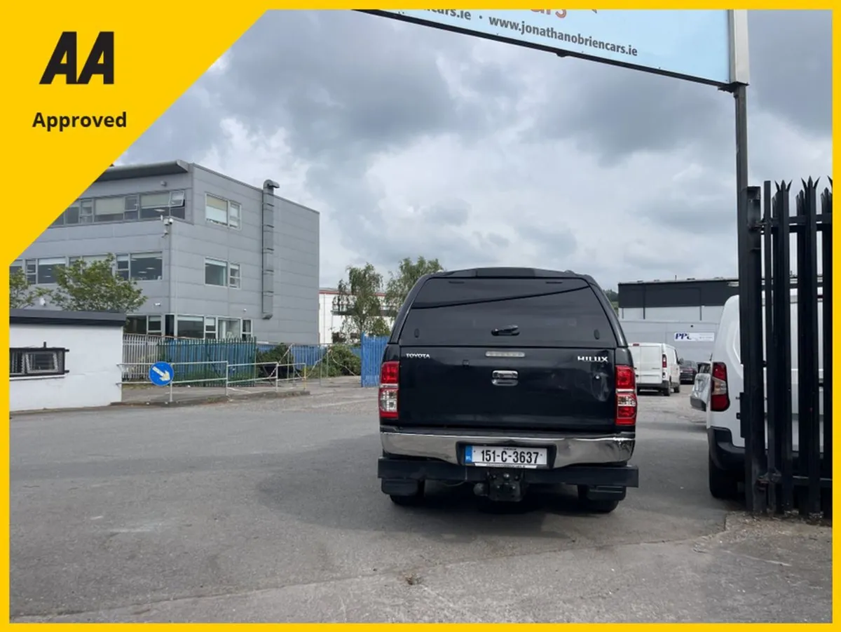 Toyota HiLux 3.0 Crew CAB - Image 4