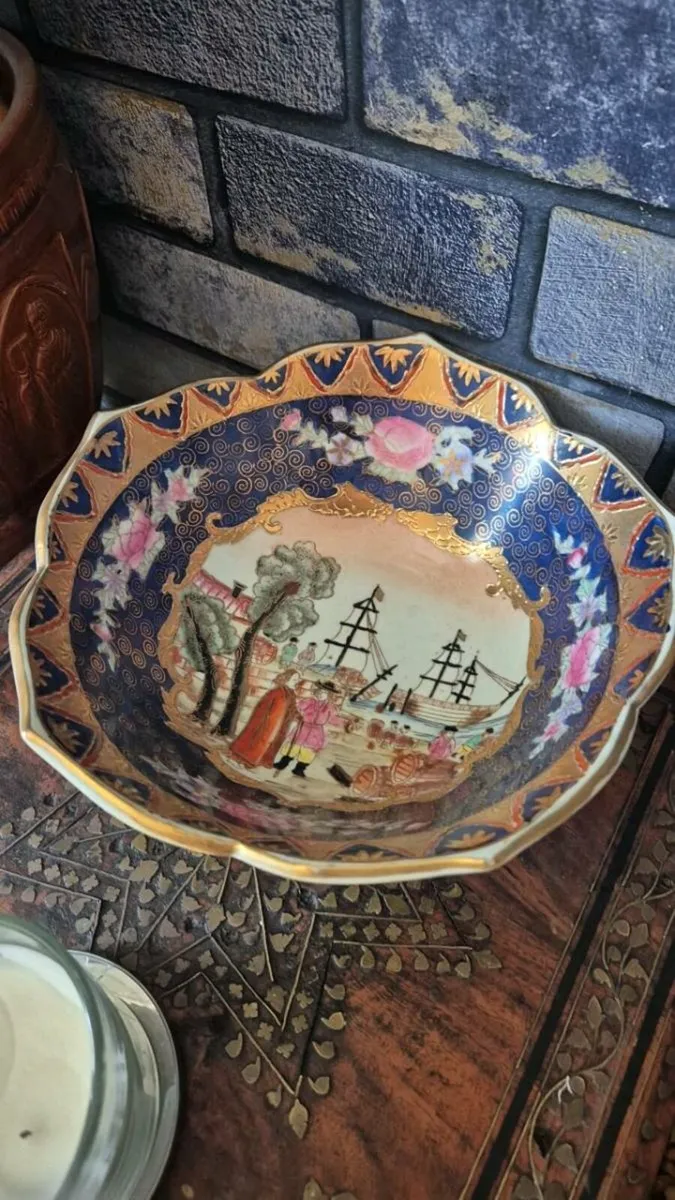A Japanese Nanban imari bowl, Meiji (1868-1912) - Image 1