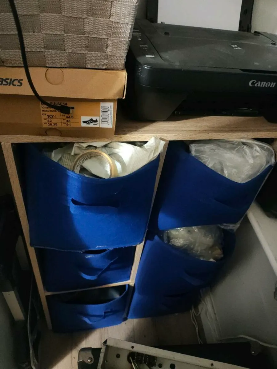 cube storage unit with 6 boxes - Image 1