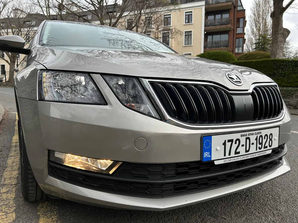 2017 SKODA OCTAIVA TSI PARKING CAMERA - Image 3