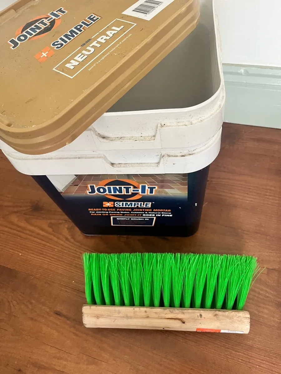 For sale two buckets & new brush - Image 2