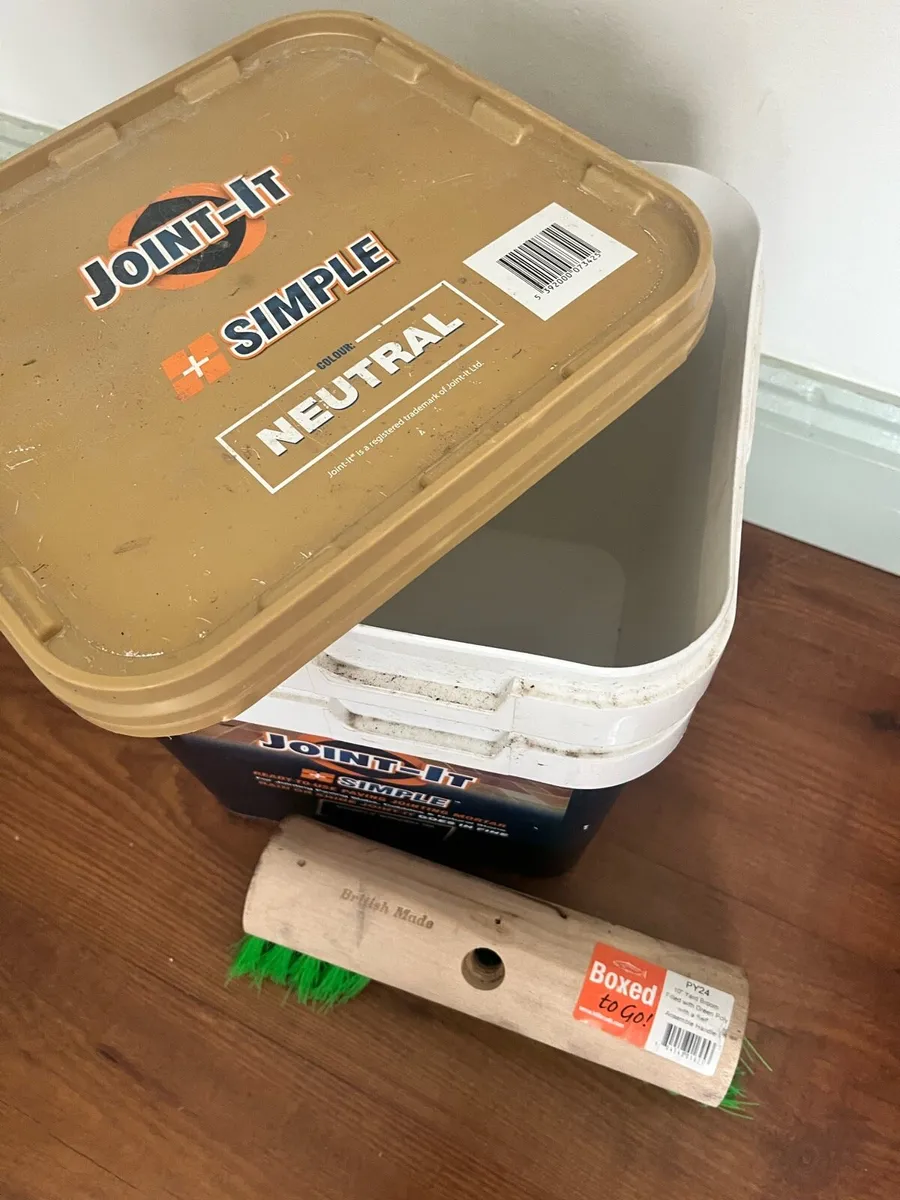 For sale two buckets & new brush - Image 3