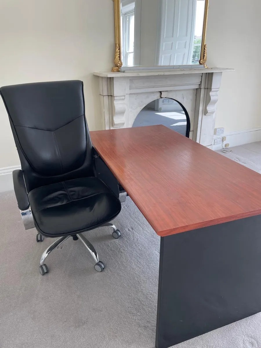 Office desk - Image 1