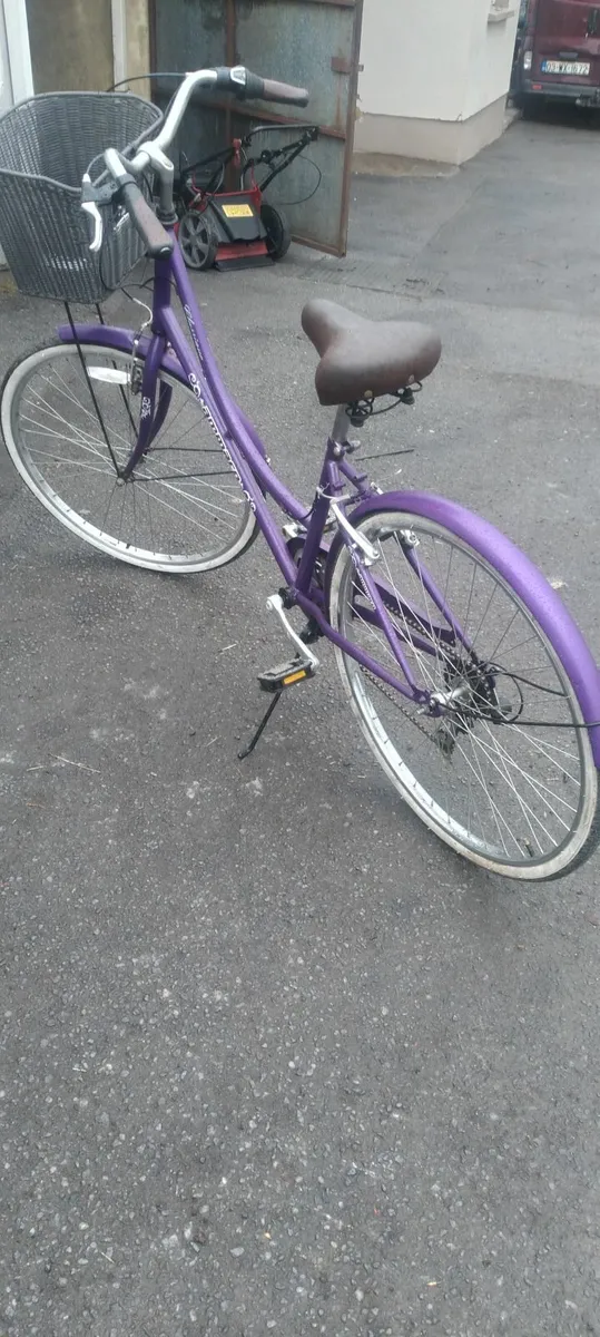 Lovely ladies bike 28inch price too sell no offers - Image 2