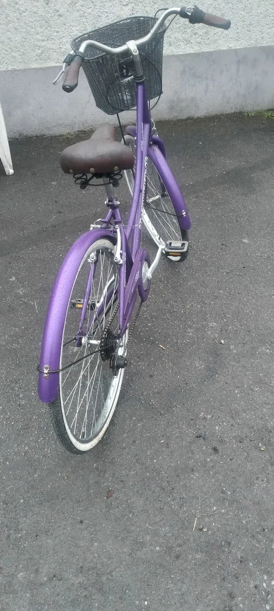 Lovely ladies bike 28inch price too sell no offers - Image 3
