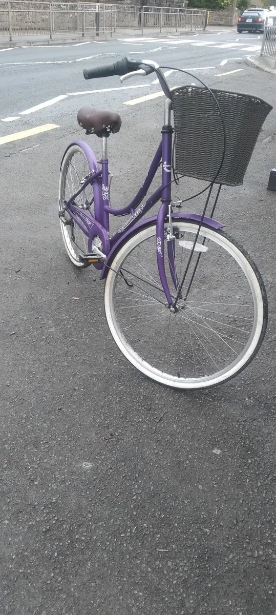 Lovely ladies bike 28inch price too sell no offers - Image 4