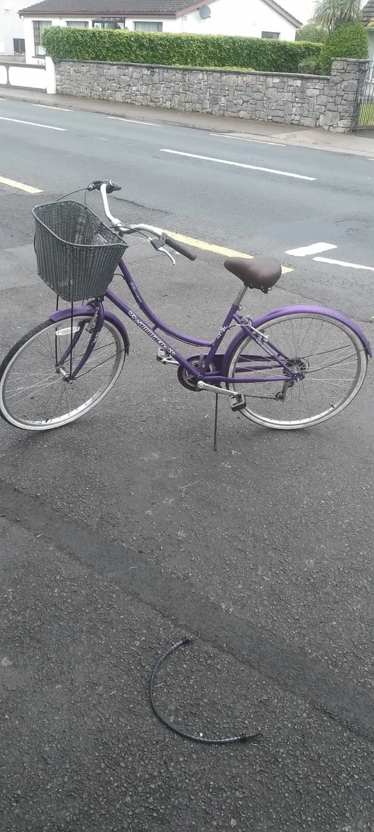 Lovely ladies bike 28inch price too sell no offers - Image 1