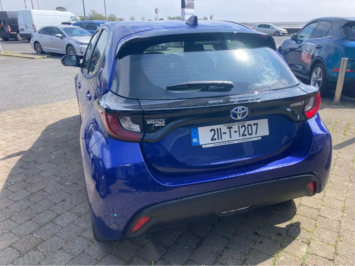 Toyota Yaris Hybrid Luna 4DR Auto - Image 4