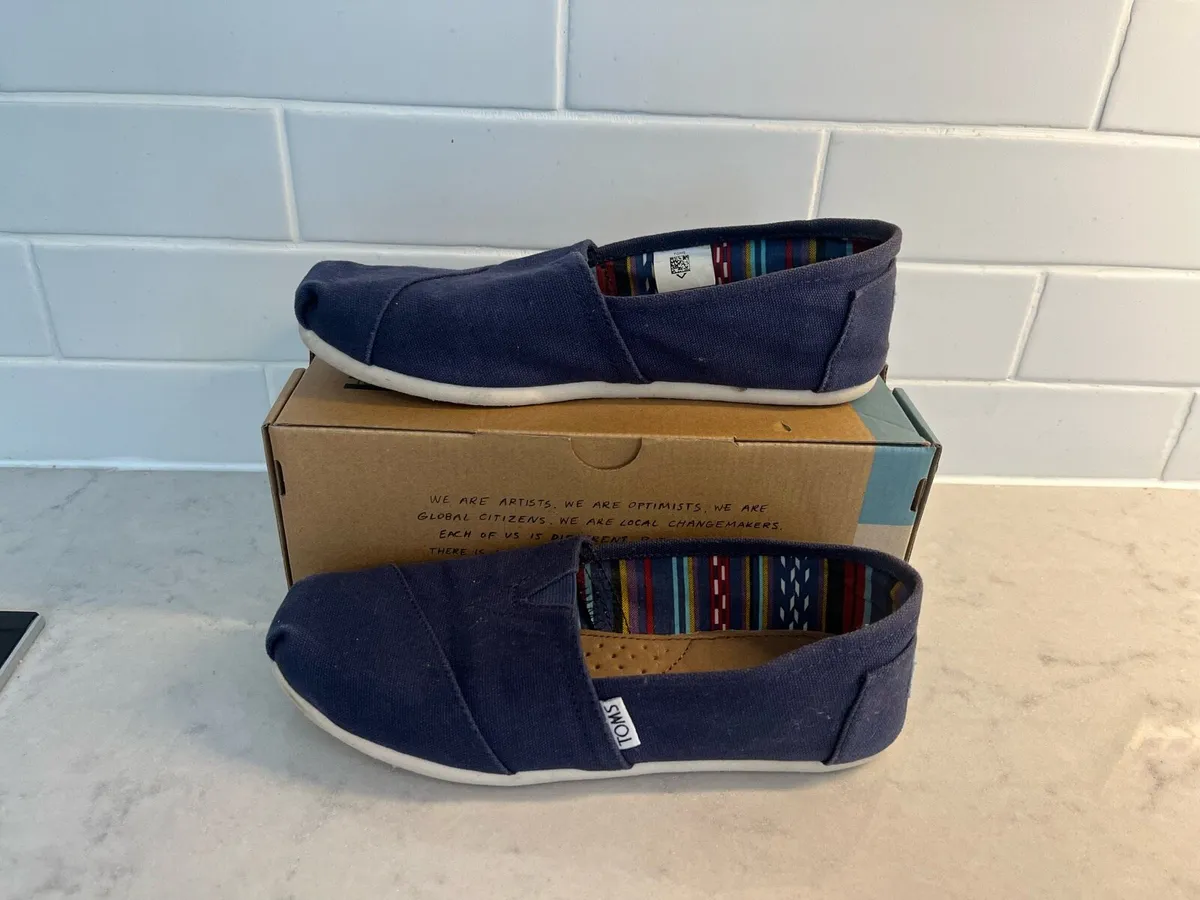 Toms Navy shoes size 5 €19 - Image 2
