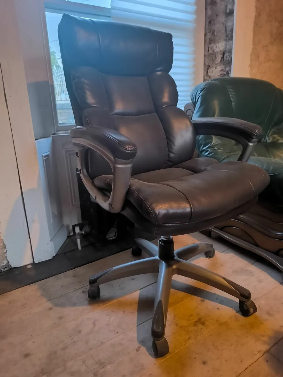 Office chair - Image 1