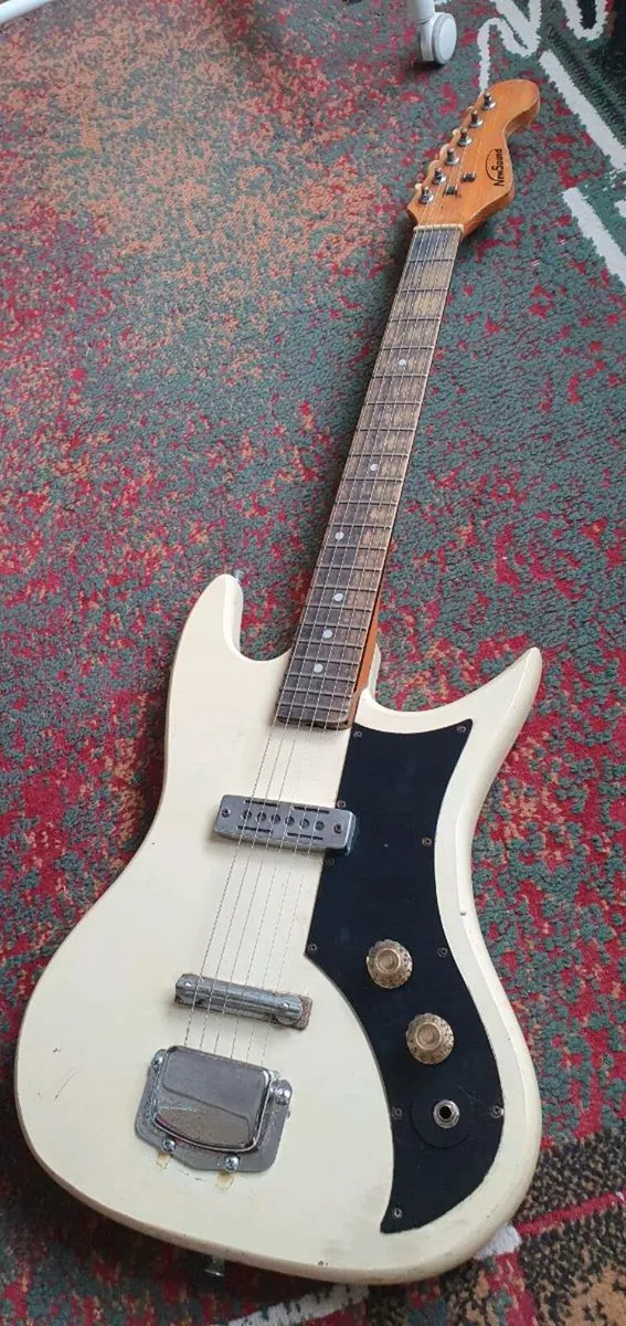 Vintage Electric Guitar - Image 2