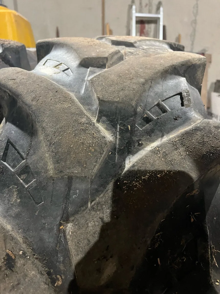 340 85 r24 tyres - Image 2