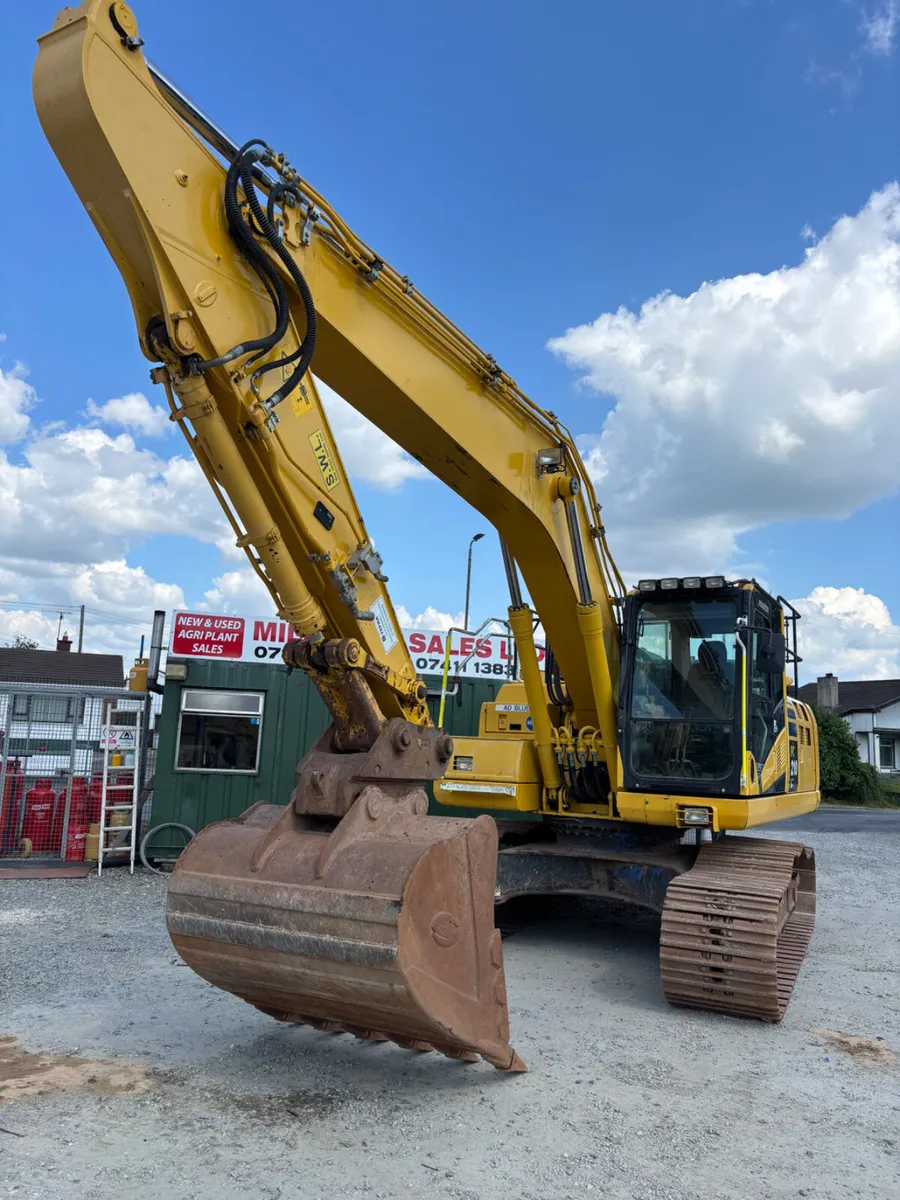 2019 Komatsu PC 210-11 Tracked Excavator - Image 1