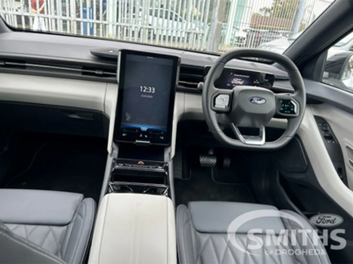 Ford Explorer Premium 77kwh  demo - Image 2
