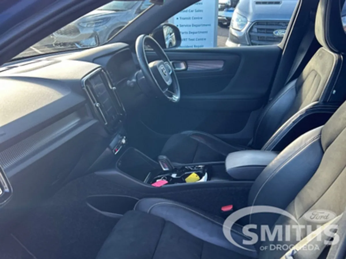 Volvo XC40 T5 1.5 180PS  auto  Phev R-design - Image 4