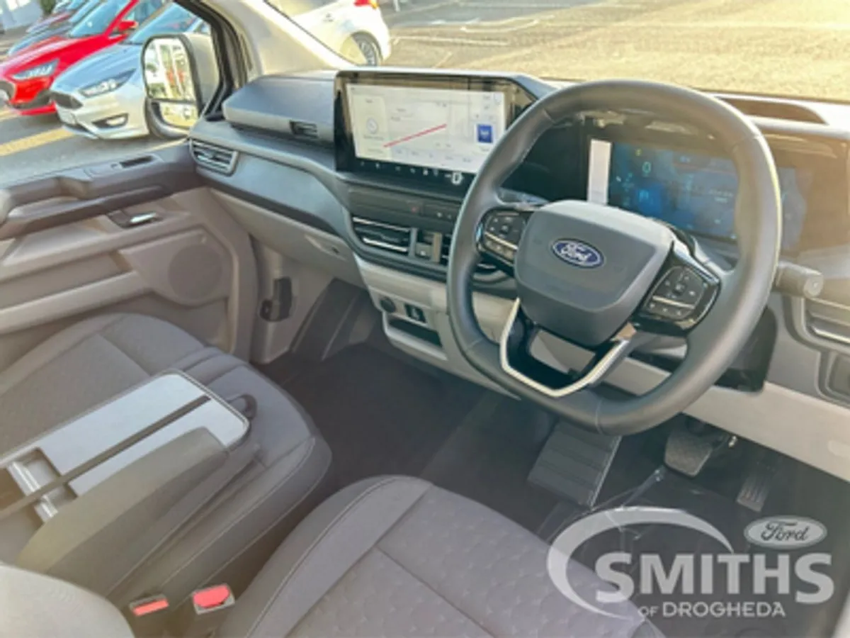 Ford Transit Custom Limited 2.0 170PS Auto - Image 2