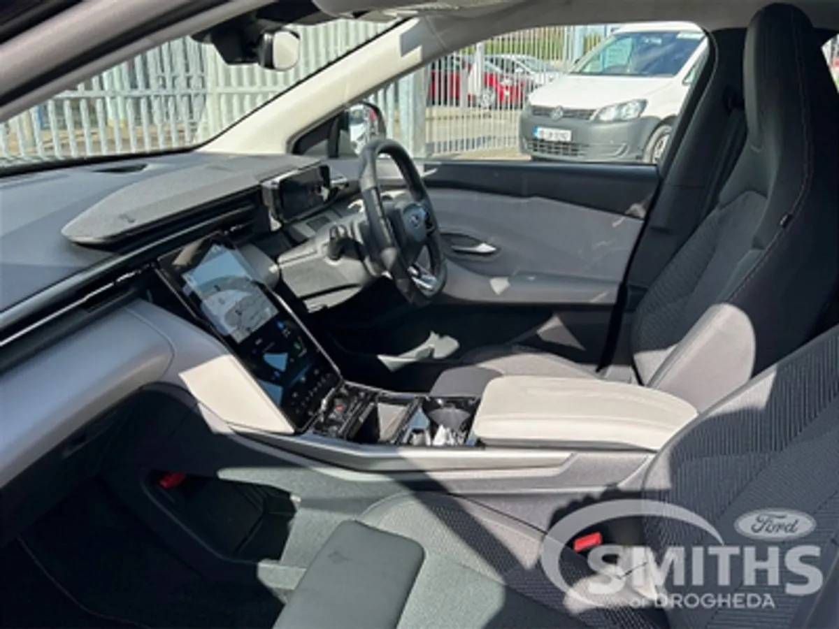 Ford Explorer Select RWD 77kwh  IN Stock - Image 4