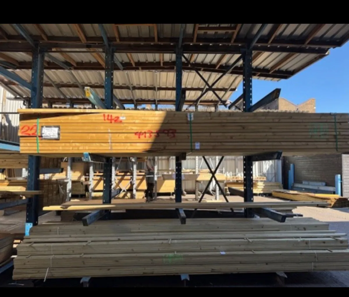 Roofed OHRA outside cantilever timber rack - Image 4