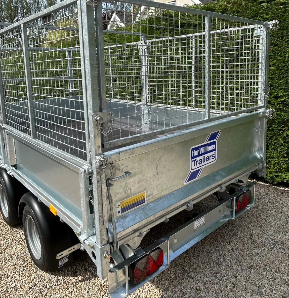 New Ifor Williams 10 ft Tipper with Mesh - Image 3