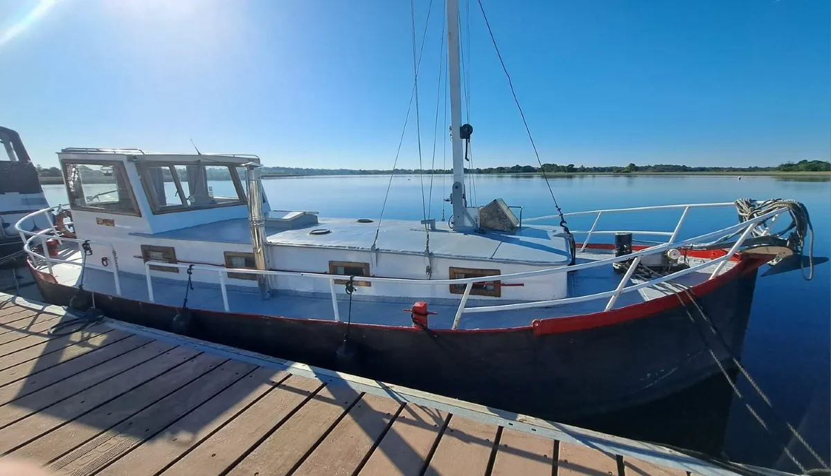Beautiful liveaboard Barge - Image 1