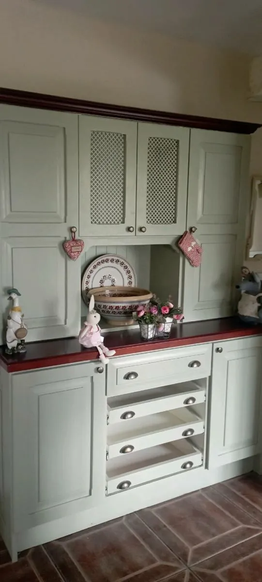Solid kitchen dresser delivery arranged - Image 2