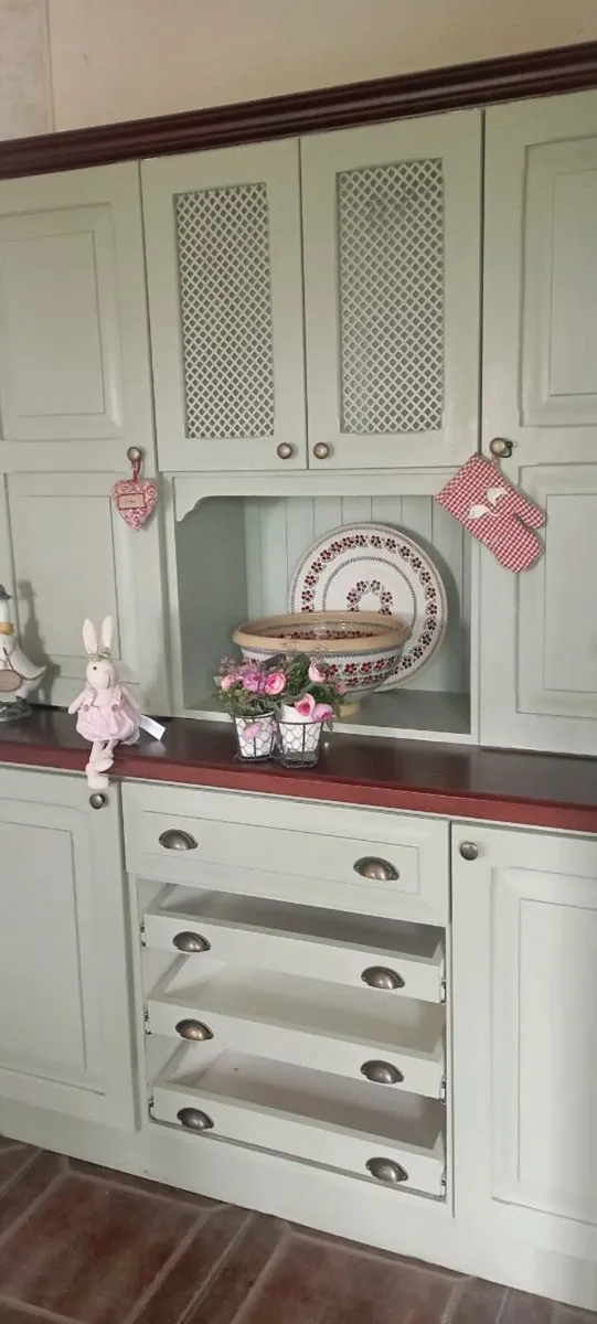 Solid kitchen dresser delivery arranged - Image 3