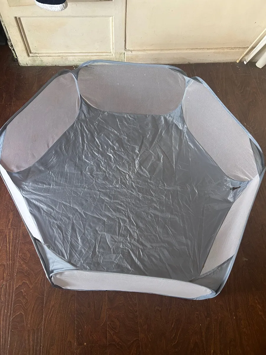Play pen - Image 1