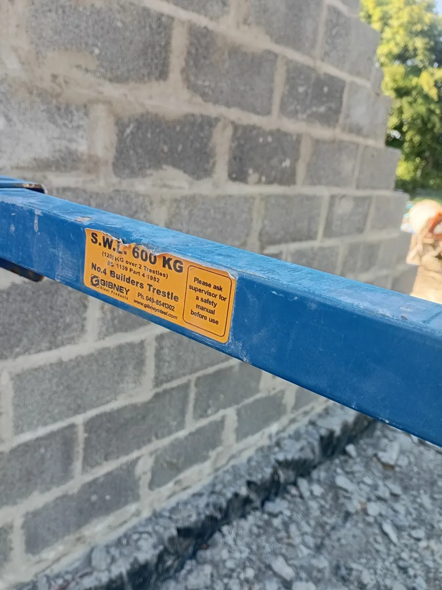 Builders trestles with edge protection brackets - Image 3