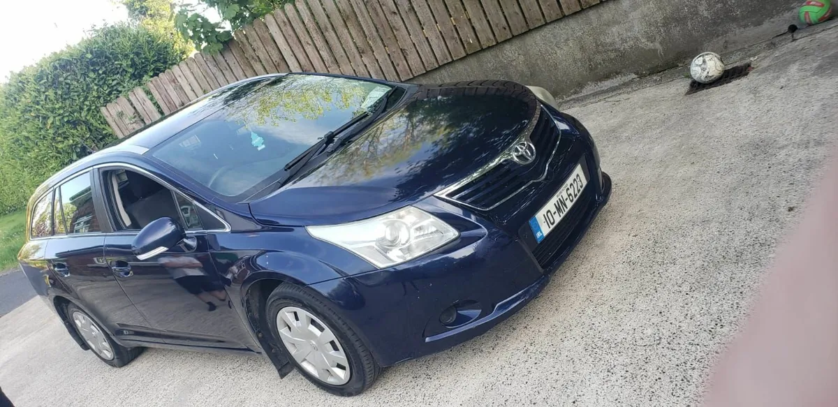 Toyota Avensis 2010 - Image 1