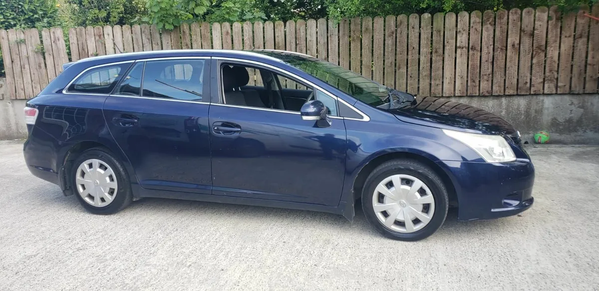 Toyota Avensis 2010 - Image 2