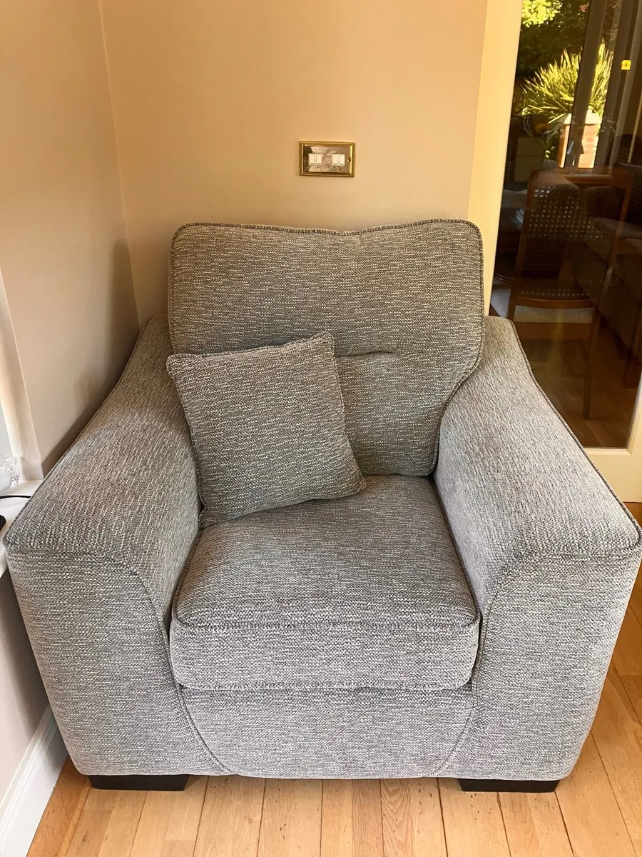 Sofa and chairs - Image 3